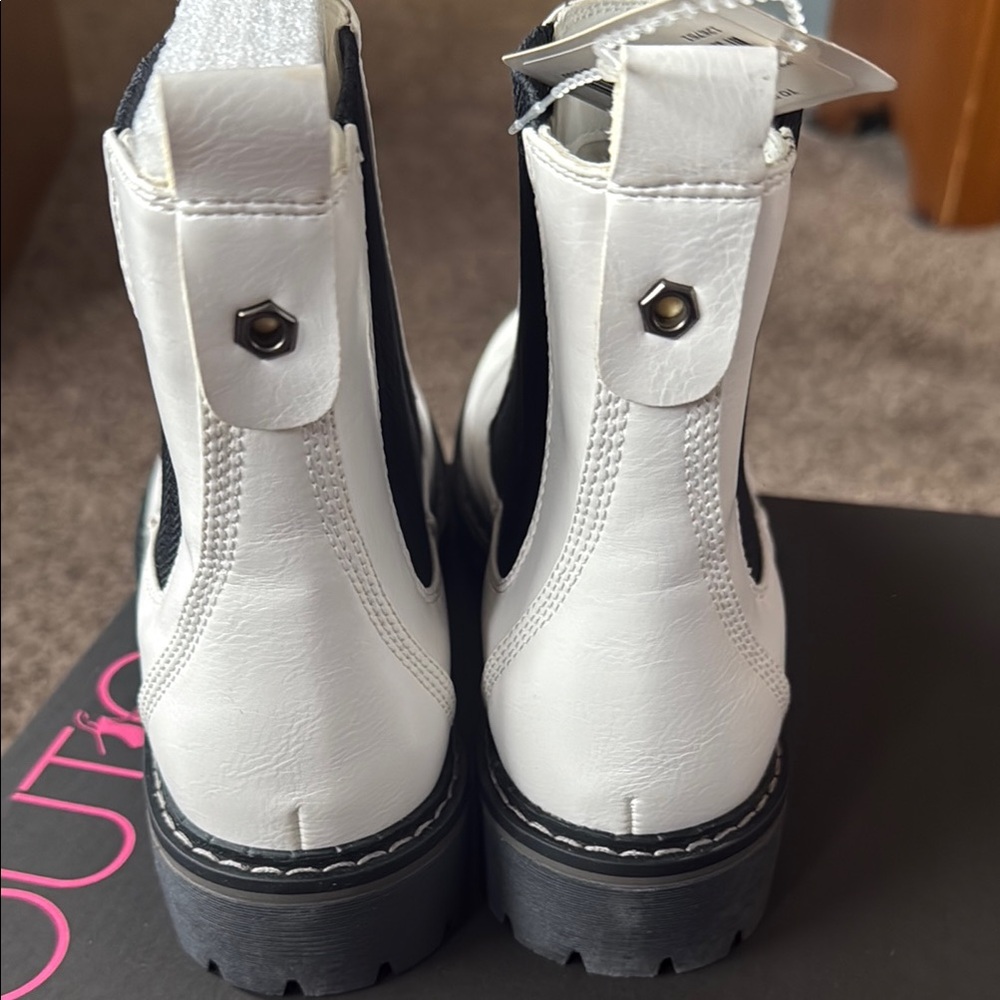 White Ankle Boots women’s 9 - Picture 3 of 4
